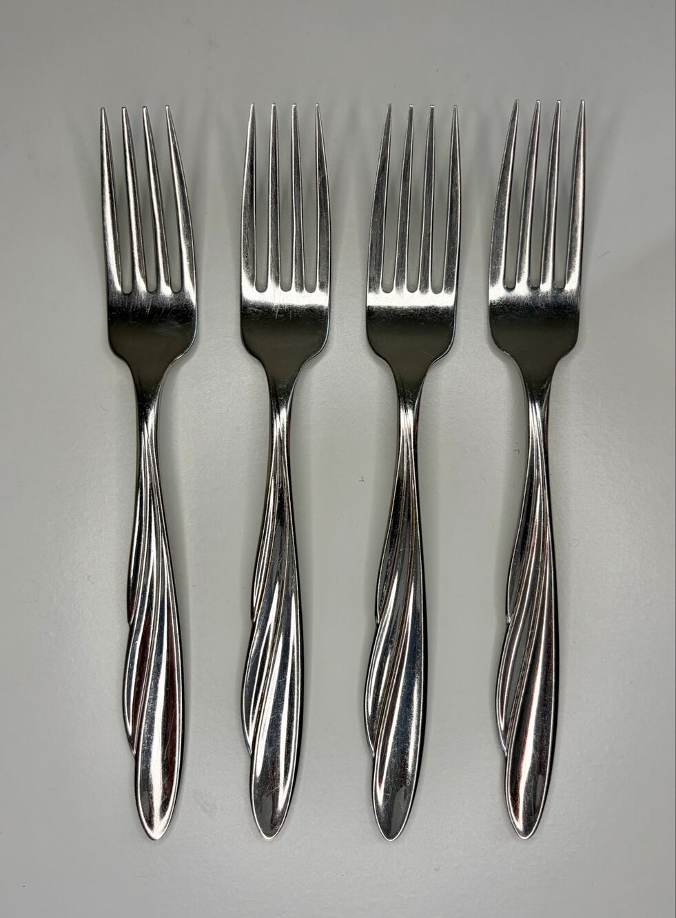 Oneida USA Tribeca Satin Place/Soup Spoon Set of 4